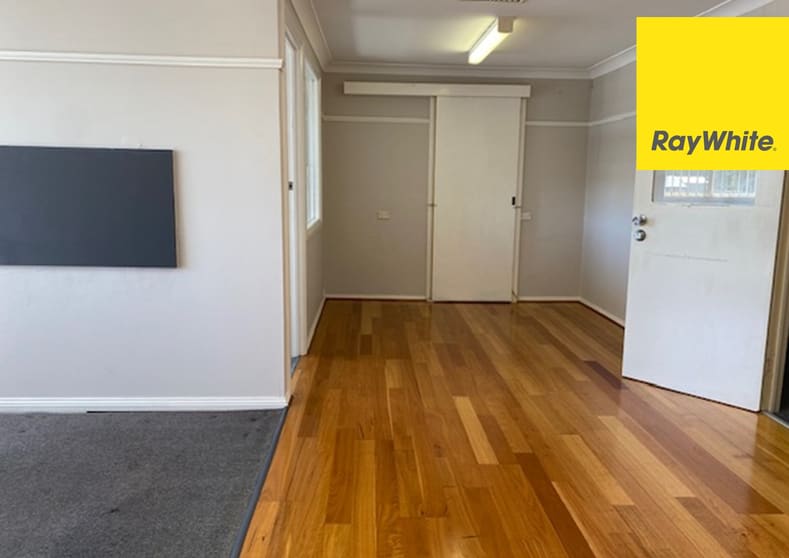 Click to view all images Suite 6 / 18 Sweaney Street Inverell NSW 2360 - Image 2