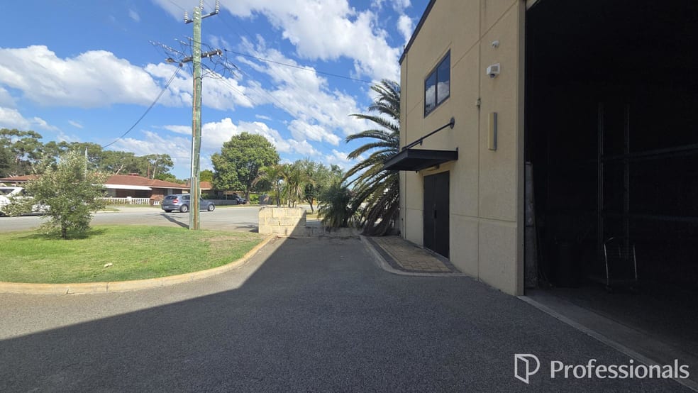 Click to view all images 1/2 Fonts Place Embleton WA 6062 - Image 3