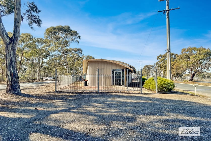 Click to view all images 17 Horsham Road Stawell VIC 3380 - Image 2