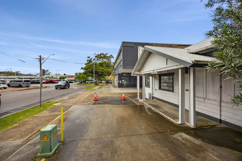 Click to view all images 8 Roger Street Brookvale NSW 2100 - Image 2