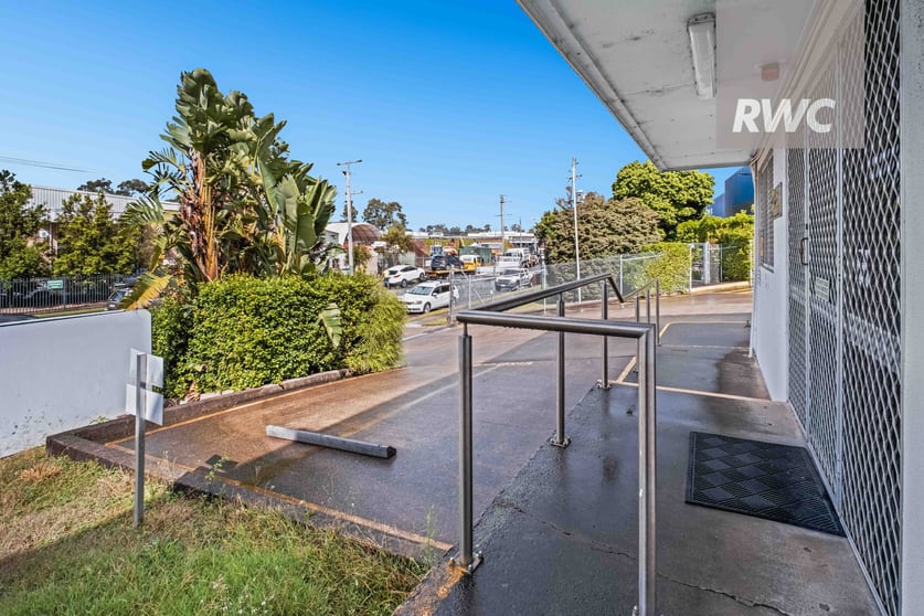 Click to view all images 1/37-53 Eurora Street Kingston QLD 4114 - Image 1