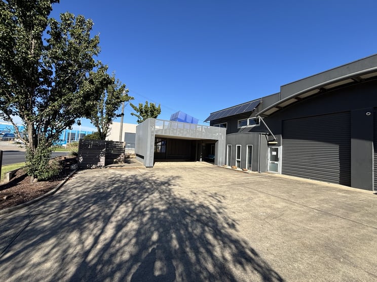 Click to view all images 4A/15 Carbine Way Mornington VIC 3931 - Image 2
