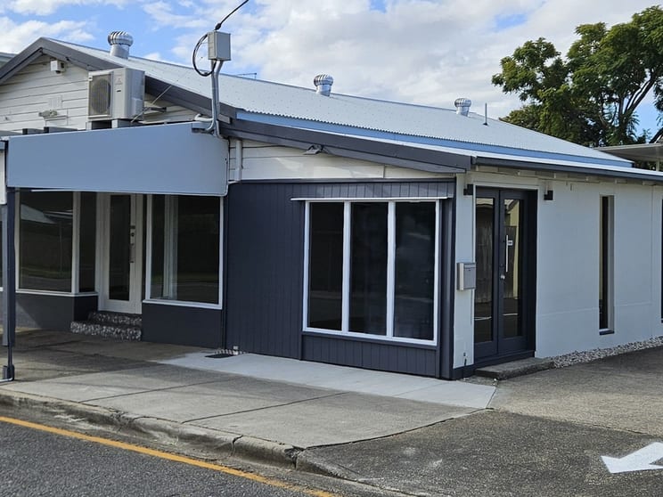 Click to view all images 2/204 Oxley Road Graceville QLD 4075 - Image 1
