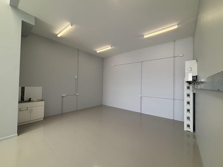 Click to view all images 20/8 Distribution Court Arundel QLD 4214 - Image 3