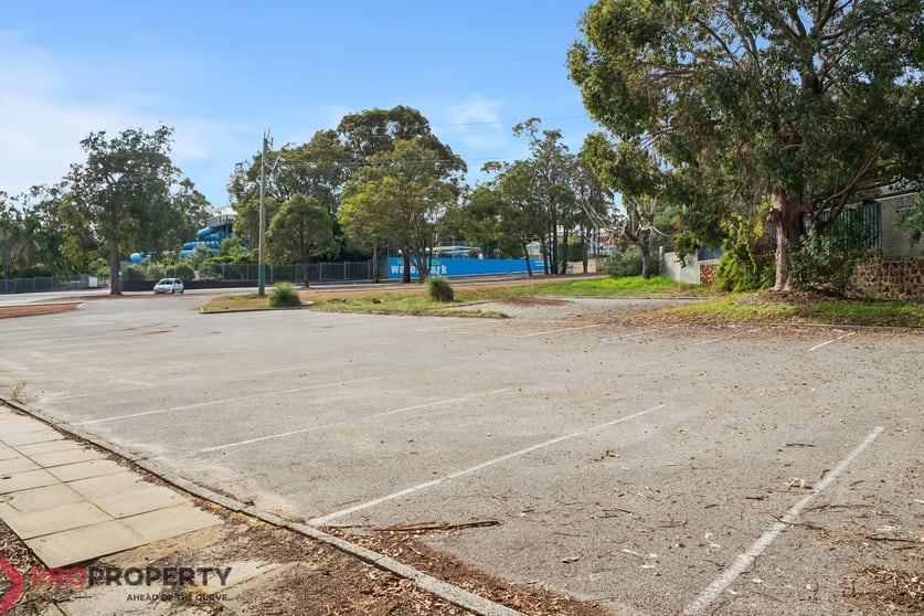 Click to view all images 81 Canning Road Kalamunda WA 6076 - Image 3
