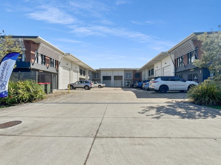 Click to view all images 4/6 Strong Street Baringa QLD 4551 - Image 3