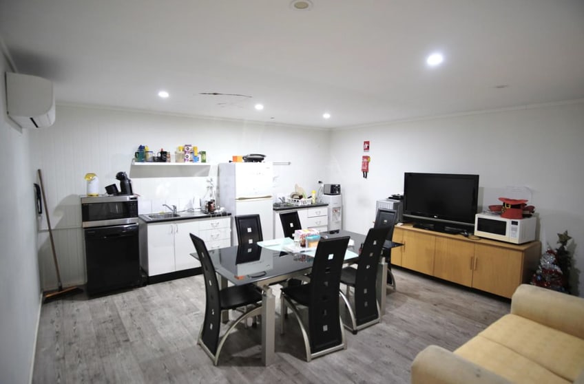 Click to view all images 347 MacDonnell Road Clontarf QLD 4019 - Image 4