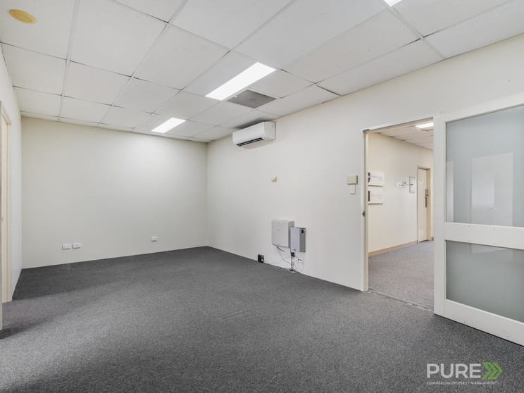 Click to view all images 15/18 Brookfield Road Kenmore QLD 4069 - Image 3