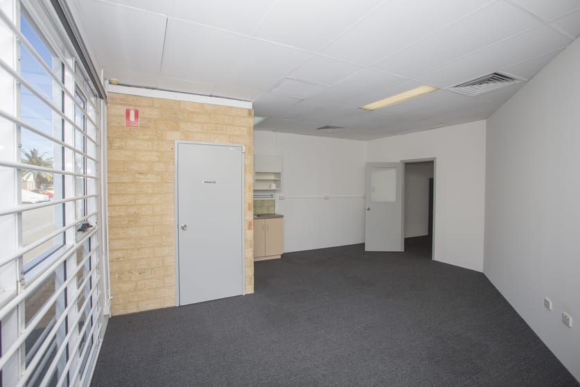 Click to view all images 4/21 Vale Street Malaga WA 6090 - Image 3