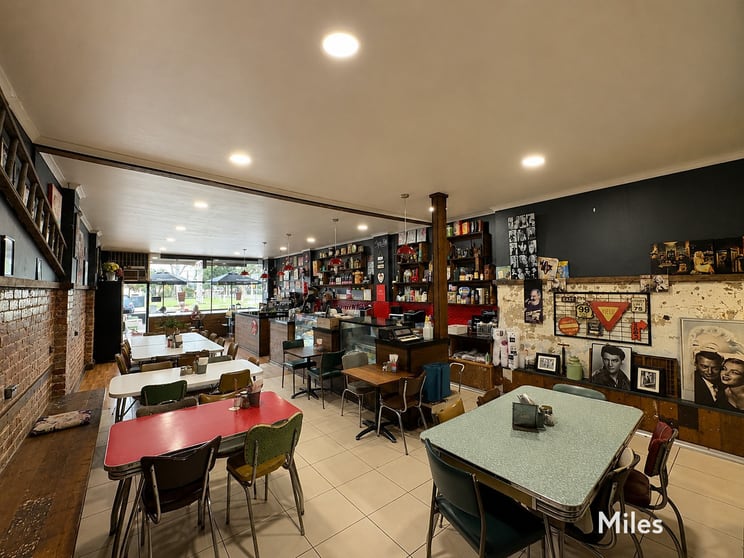 Click to view all images 3 Link Street Kingsbury VIC 3083 - Image 3