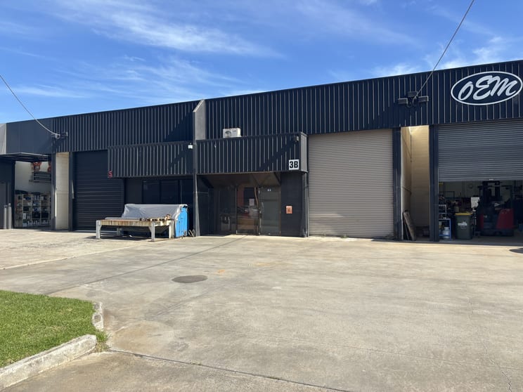 Click to view all images 4/1-3 MacBeth Street Braeside VIC 3195 - Image 2