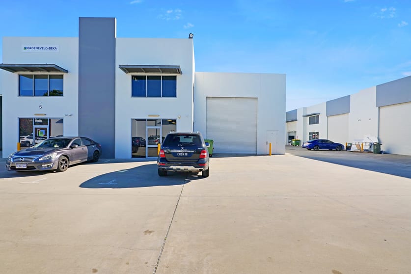 Click to view all images 6/8 Tomlinson Street Welshpool WA 6106 - Image 2