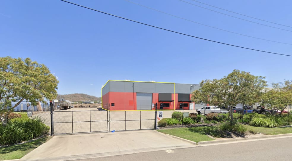Click to view all images Unit 3/26-30 Lorna Court Mount St John QLD 4818 - Image 1