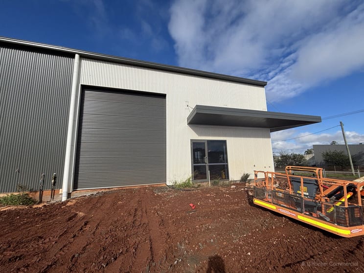 Click to view all images 15/42 Condamine Street Harristown QLD 4350 - Image 2