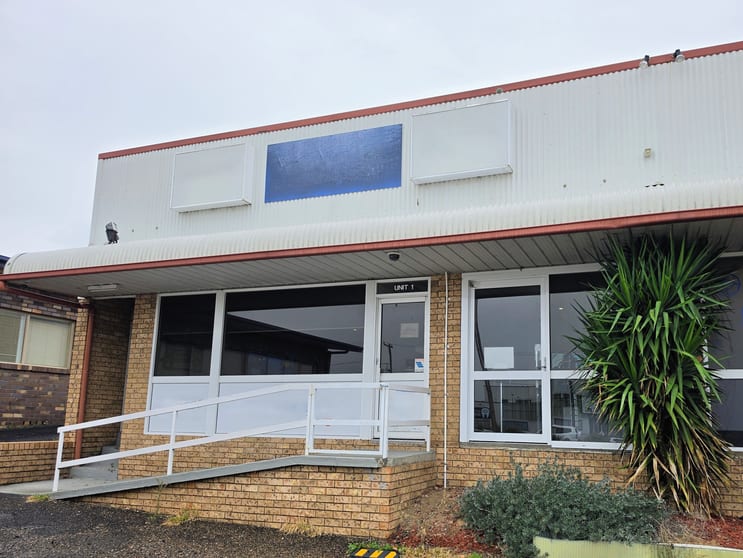 Click to view all images Shop 1/236 Marius Street Tamworth NSW 2340 - Image 1