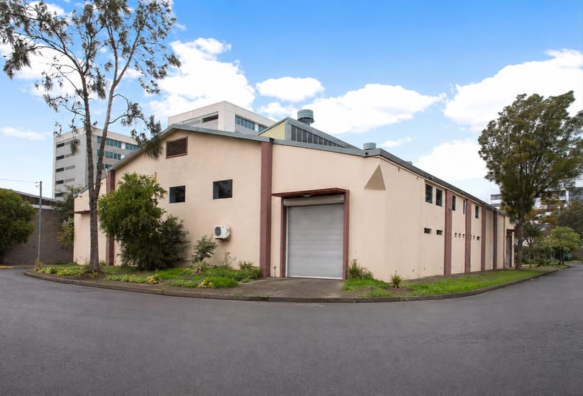Click to view all images 4 Chalmers Crescent Mascot NSW 2020 - Image 3