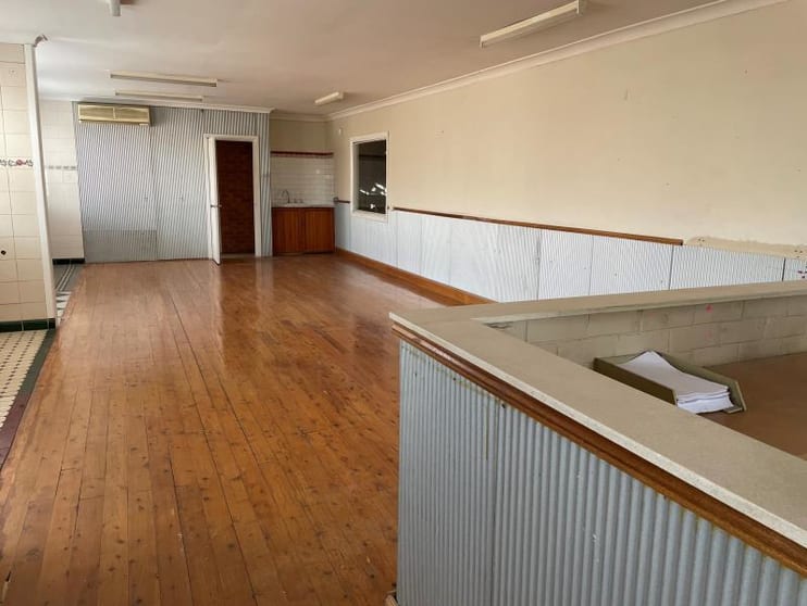Click to view all images SUPER FREESTANDER WITH CRANE/162 Bungaree Road Pendle Hill NSW 2145 - Image 3