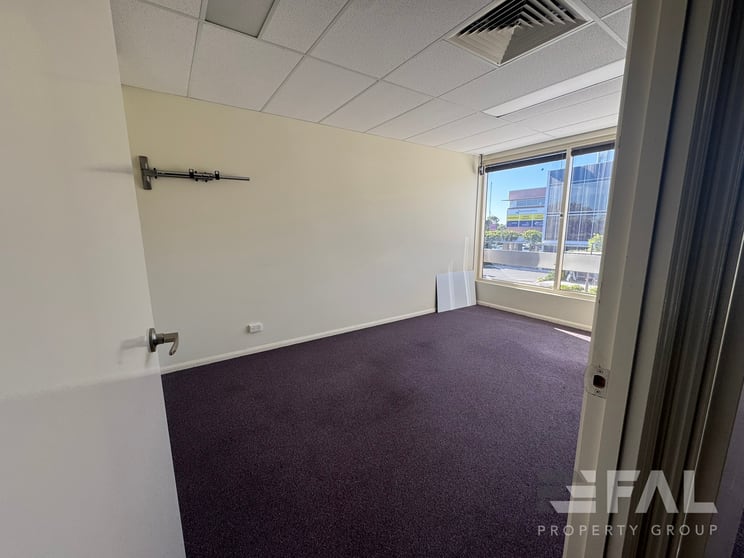 Click to view all images Unit 4/36 Tenby Street Mount Gravatt QLD 4122 - Image 3