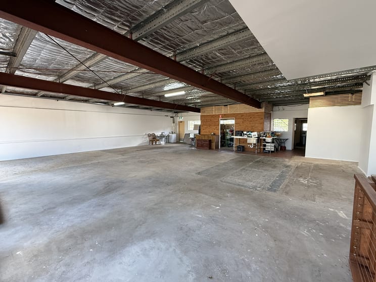 Click to view all images 2/490 Gympie Road Strathpine QLD 4500 - Image 3