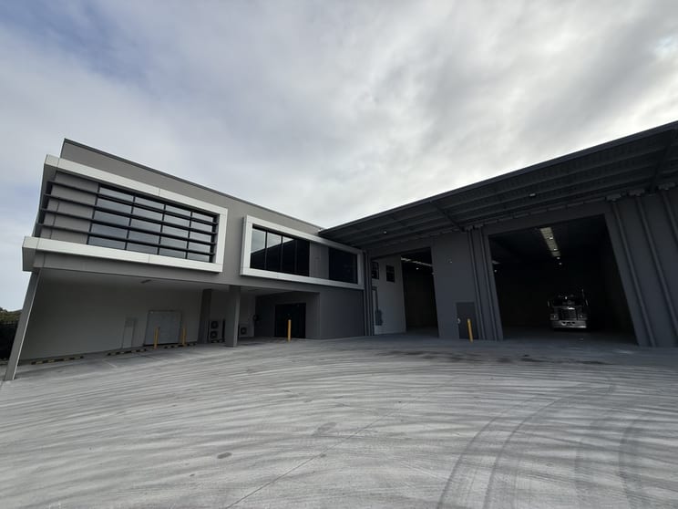 Click to view all images 39 Warehouse Cct Yatala QLD 4207 - Image 1
