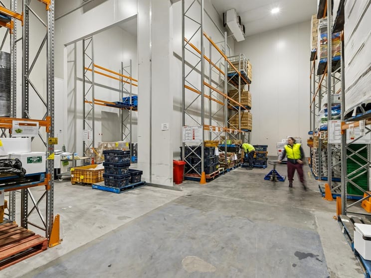 Click to view all images Unit 2, 58 Tarlton Cres Perth Airport WA 6105 - Image 3