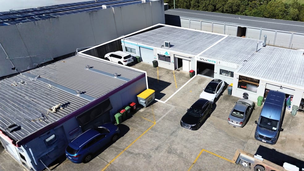 Click to view all images 3 & 4/122 Brisbane Road Labrador QLD 4215 - Image 1