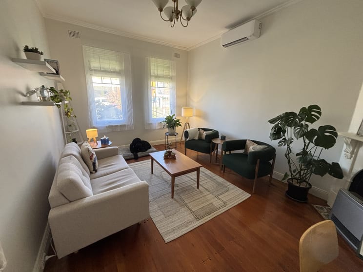 Click to view all images 1/52 Govetts Leap Road Blackheath NSW 2785 - Image 2