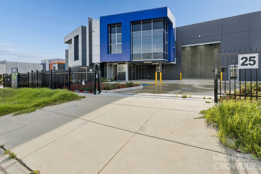 Click to view all images 23 or 25 Buontempo Road Carrum Downs VIC 3201 - Image 2