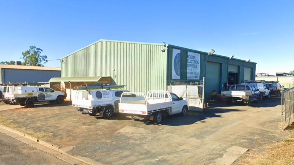 Click to view all images 10 Glasson Street Emerald QLD 4720 - Image 2