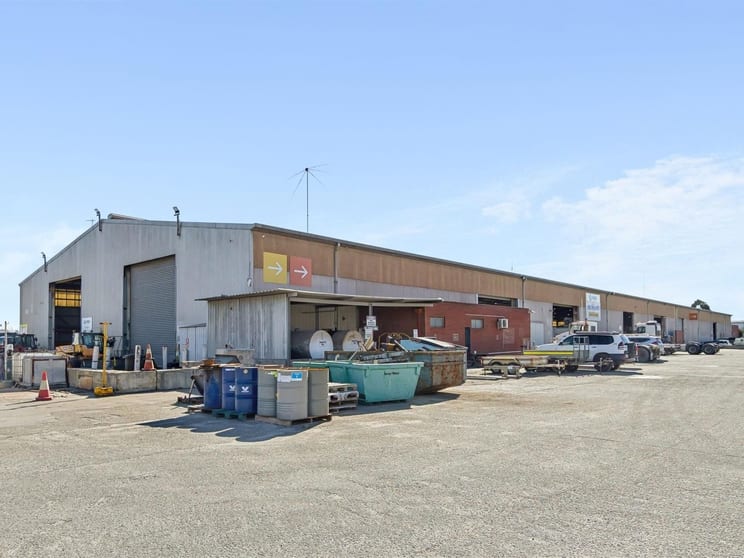 Click to view all images 398 Bushmead Rd Hazelmere WA 6055 - Image 1