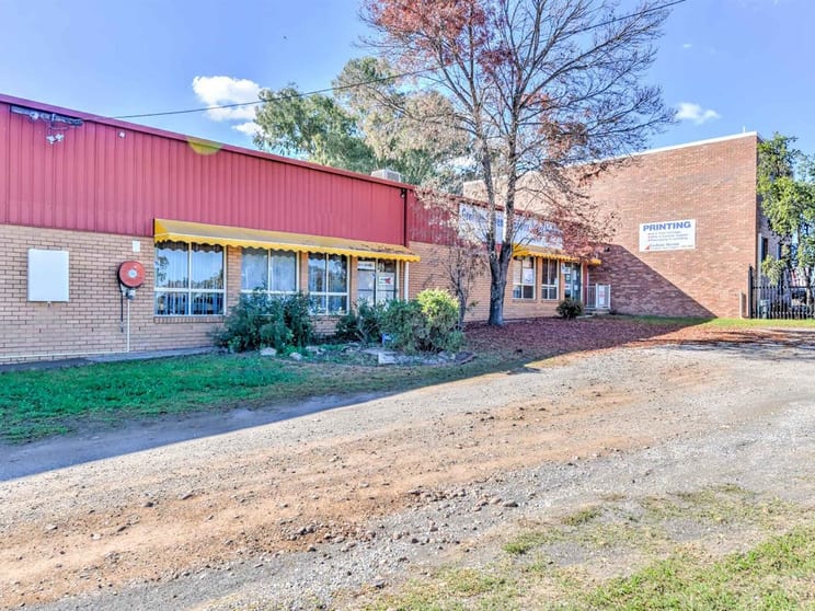 Click to view all images 2&3/4 Bass Street Tamworth NSW 2340 - Image 1