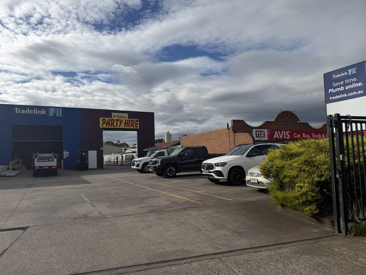 Click to view all images 2/152 High Street Melton VIC 3337 - Image 1