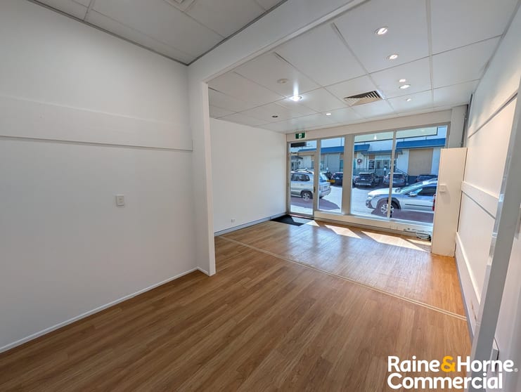 Click to view all images 3/2 Heather Street Wilston QLD 4051 - Image 3