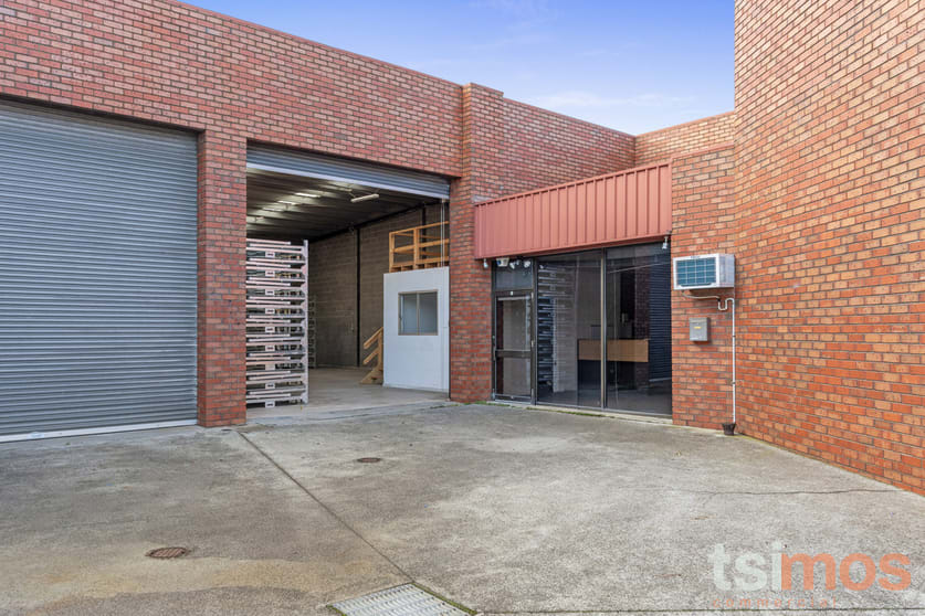 Click to view all images 2/32 Jarrah Drive Braeside VIC 3195 - Image 2