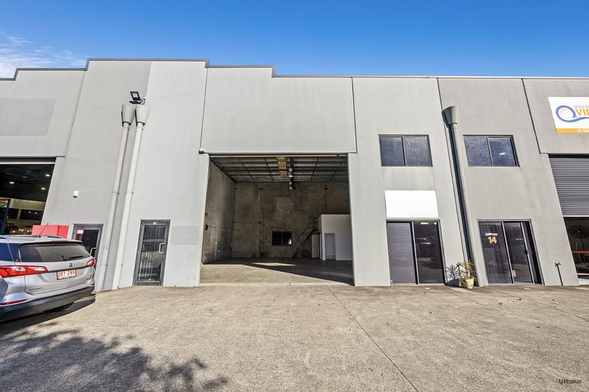 Click to view all images 13/76-80 Hutchinson Street Burleigh Heads QLD 4220 - Image 2