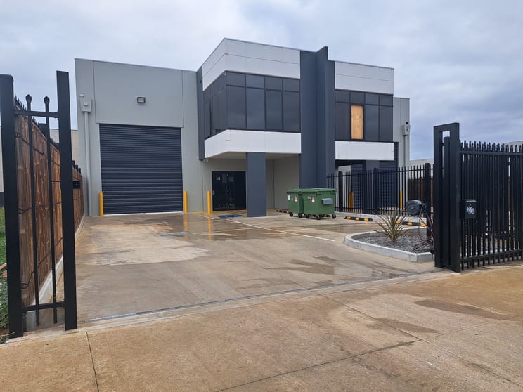 Click to view all images 2/6 Cobra Street Melton VIC 3337 - Image 1