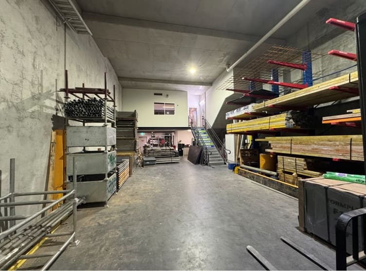 Click to view all images 21/8 Jullian Close Banksmeadow NSW 2019 - Image 2