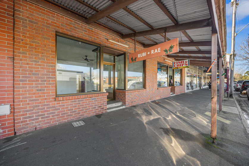Click to view all images 70A Neill Street Beaufort VIC 3373 - Image 1