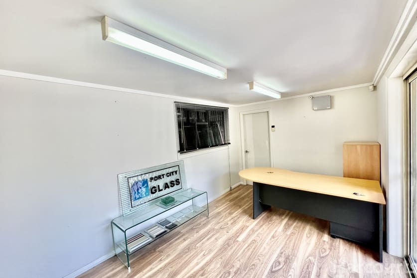 1/9 Commerce Street Wauchope NSW 2446 - Image 2