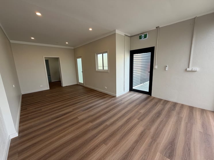 Click to view all images 8A & 8B Steele Court Mentone VIC 3194 - Image 4