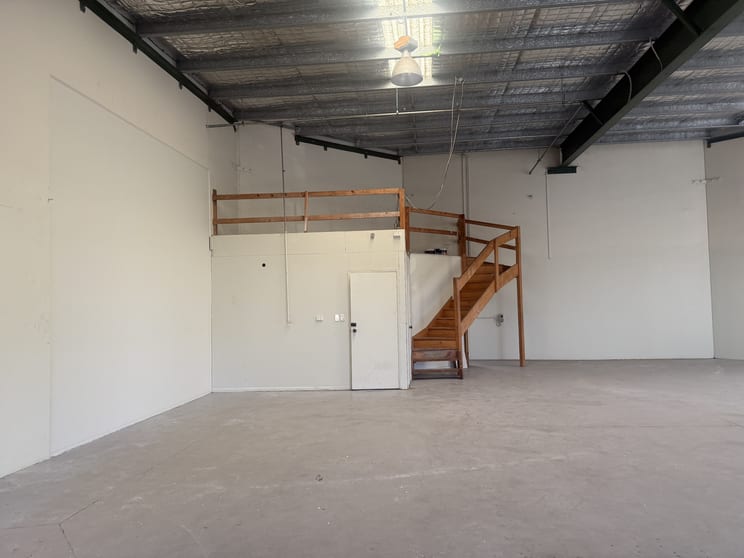 Click to view all images 8/9 Technology Drive Arundel QLD 4214 - Image 3