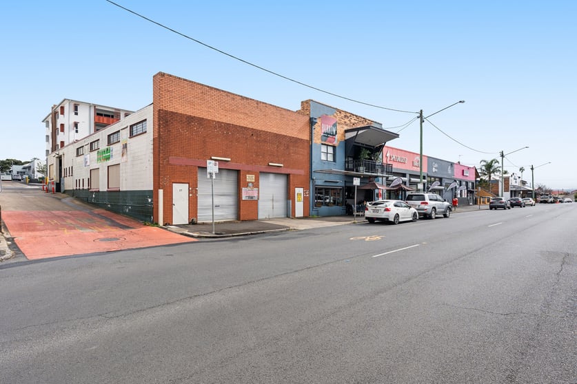 Click to view all images 17 Railway Street Toowoomba City QLD 4350 - Image 2