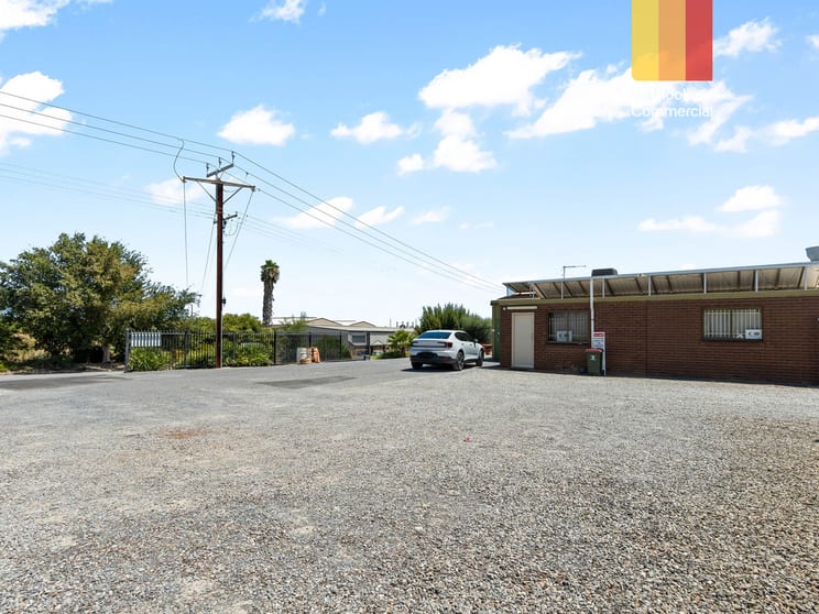 Click to view all images 11 Aldenhoven Road Lonsdale SA 5160 - Image 5
