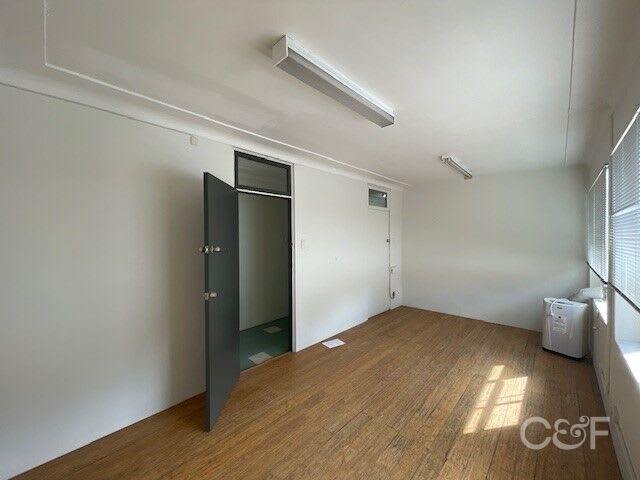 Click to view all images Suite 8/121-123 Mann Street Gosford NSW 2250 - Image 3