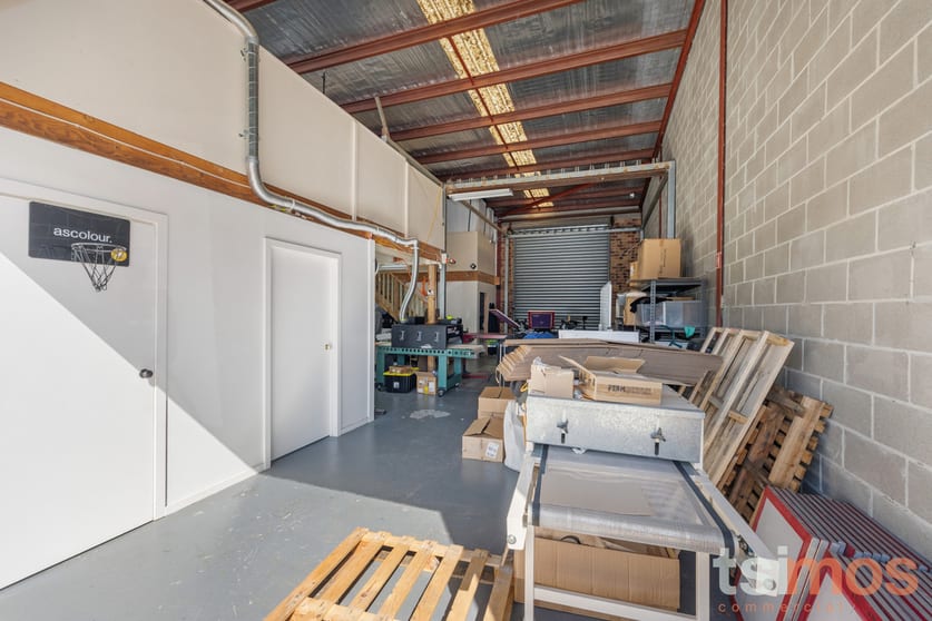 Click to view all images 12/2 Garden Boulevard Dingley Village VIC 3172 - Image 3