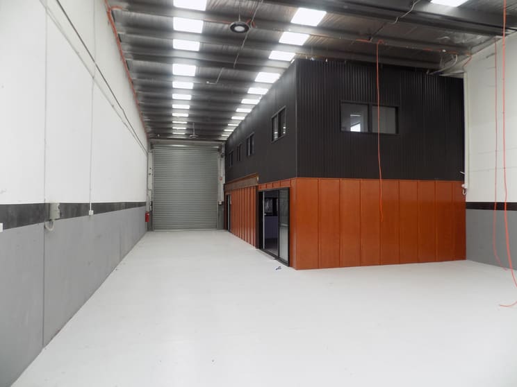 Click to view all images 1/68 Industrial Drive Braeside VIC 3195 - Image 3