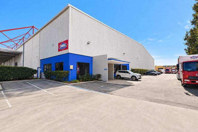 Click to view all images 256 Berkshire Road Forrestfield WA 6058 - Image 2