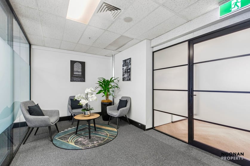 Click to view all images 702/261 George Street Sydney NSW 2000 - Image 3