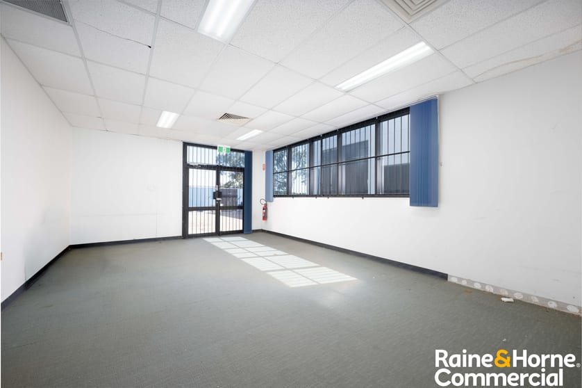 Unit 2/1 Reaghs Farm Road Minto NSW 2566 - Image 3