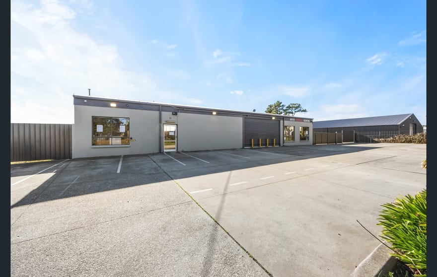 Click to view all images 11 Elsworth Street East Canadian VIC 3350 - Image 2